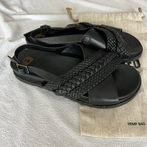 Bared Garganey Black Sandals